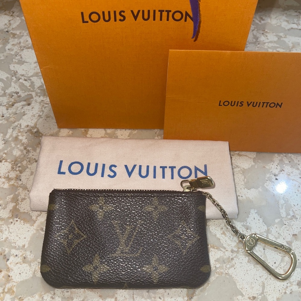 SOLD ❌❌ Authentic Louis Vuitton Monogram Cles
